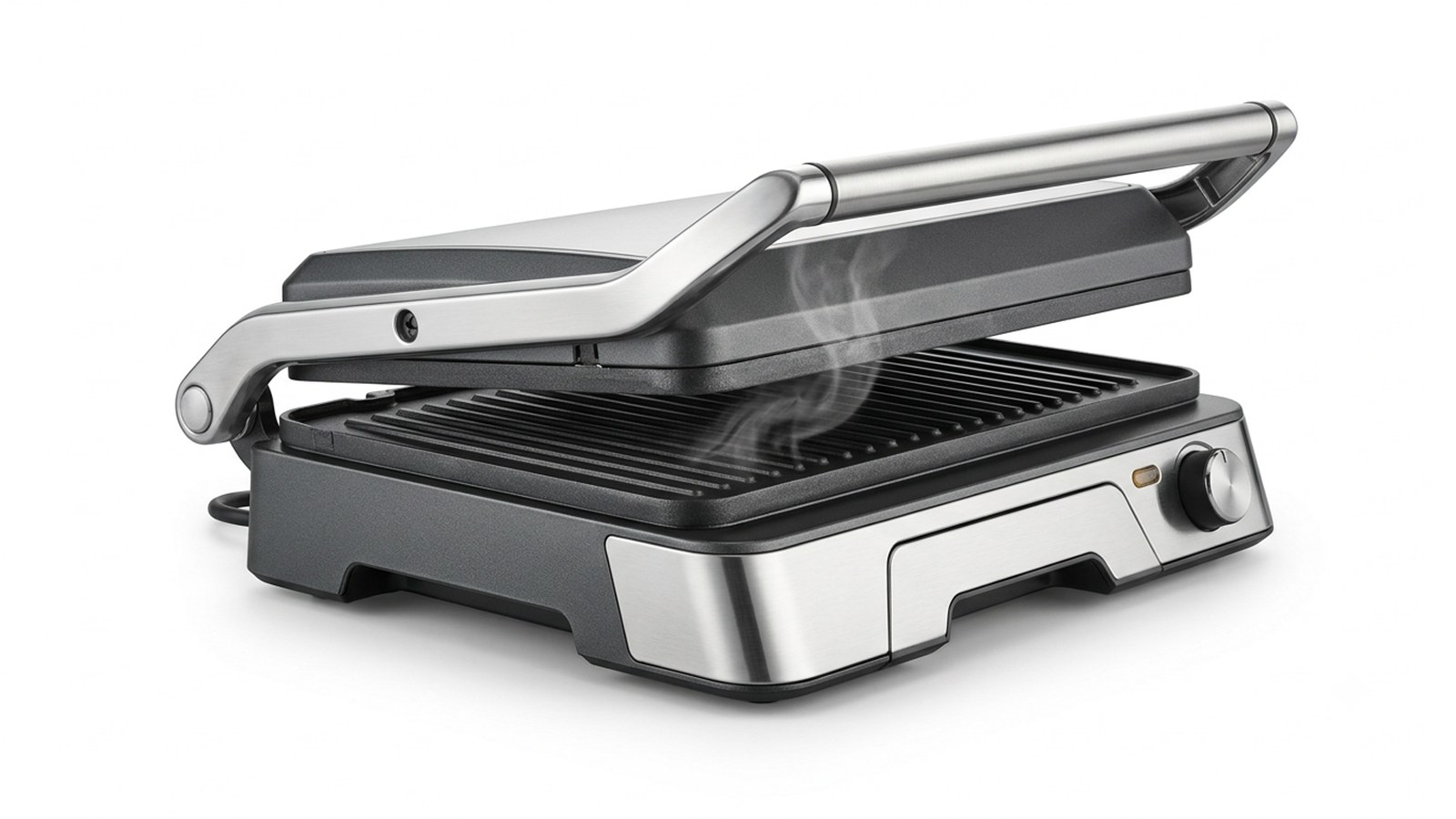 Sanduicheira e grill eletrico aberto com placas grelhadas e vapor
